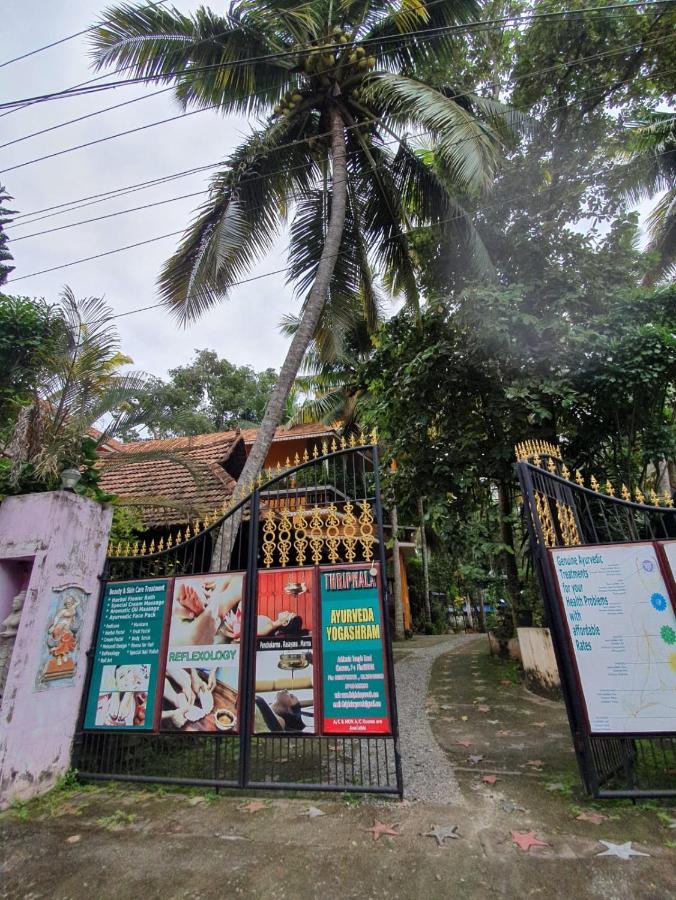 Thriphala Ayurveda Yogashram Διαμέρισμα Thiruvananthapuram Εξωτερικό φωτογραφία